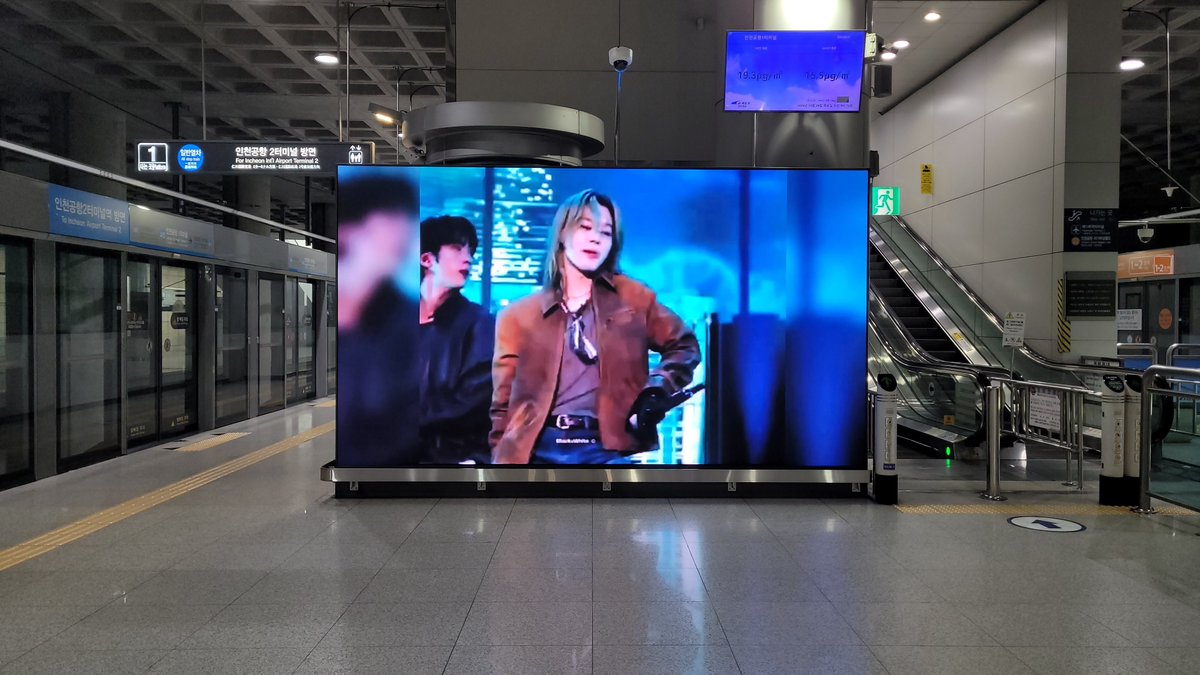 MANDYGT93's tweet photo. Nuestro proyecto de cumpleaños para Jimin ya esta a la vista en el Aeropuerto de Incheon, la primera etapa se a cumplido aún nos faltan 2 más por lo que seguimos trabajando y su apoyo es importante,  aún pueden seguir donando. https://t.co/CCGhnEVzGG