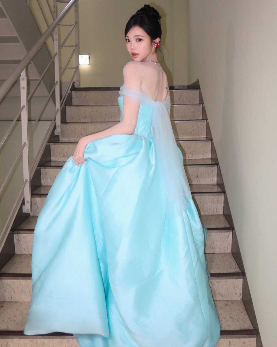 TheePopCore's tweet photo. Happy 17th birthday to the incredibly talented, beautiful, gifted, sweet, bright, adorable, lovable, elegant, kind and graceful princess IAN of Hearts2Hearts! https://t.co/D0MCFT4um6