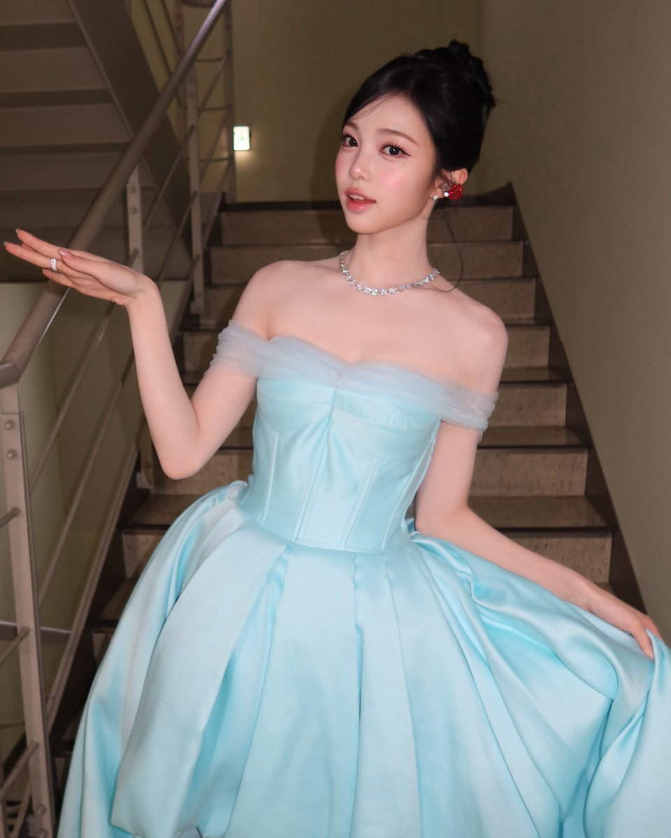 TheePopCore's tweet photo. Happy 17th birthday to the incredibly talented, beautiful, gifted, sweet, bright, adorable, lovable, elegant, kind and graceful princess IAN of Hearts2Hearts! https://t.co/D0MCFT4um6