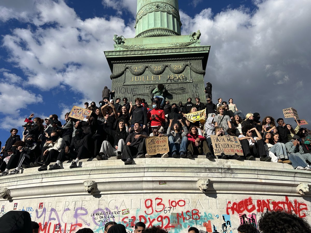 jaku2e8's tweet photo. Par contre la bastille sur sous graffiti/populace elle a jamais eu autant de flow https://t.co/b9wZyqil6r
