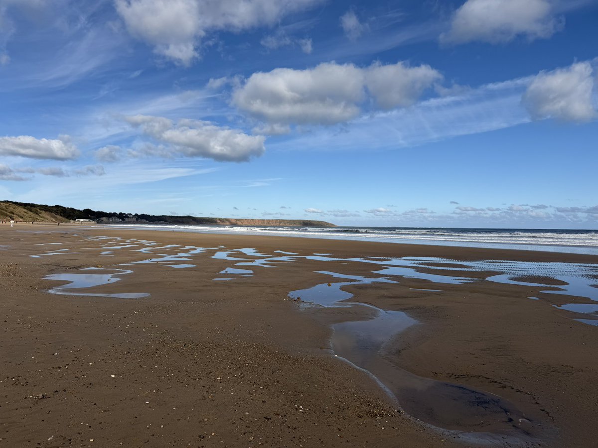 smartmarty's tweet photo. @Hudsonweather @KeeleyDonovan @OfficialFiley lovely sunny day in #Filey today. https://t.co/56wcD9dikP