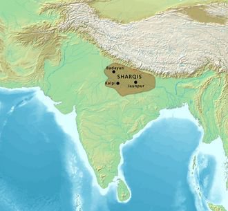 Aparantak's tweet photo. After slaughter of Malik Tujjar army, in next war with Gawan, there were min 50 guerilla battles with Marathas.

Our Chatgptputra Sissyodiya will take route of burari Chundawat royals☠️ if he finds not 1 but 2 African families benchpressed Purbiya Rajputs!
https://t.co/seVQyPpwwq https://t.co/f2FFo8O7e8