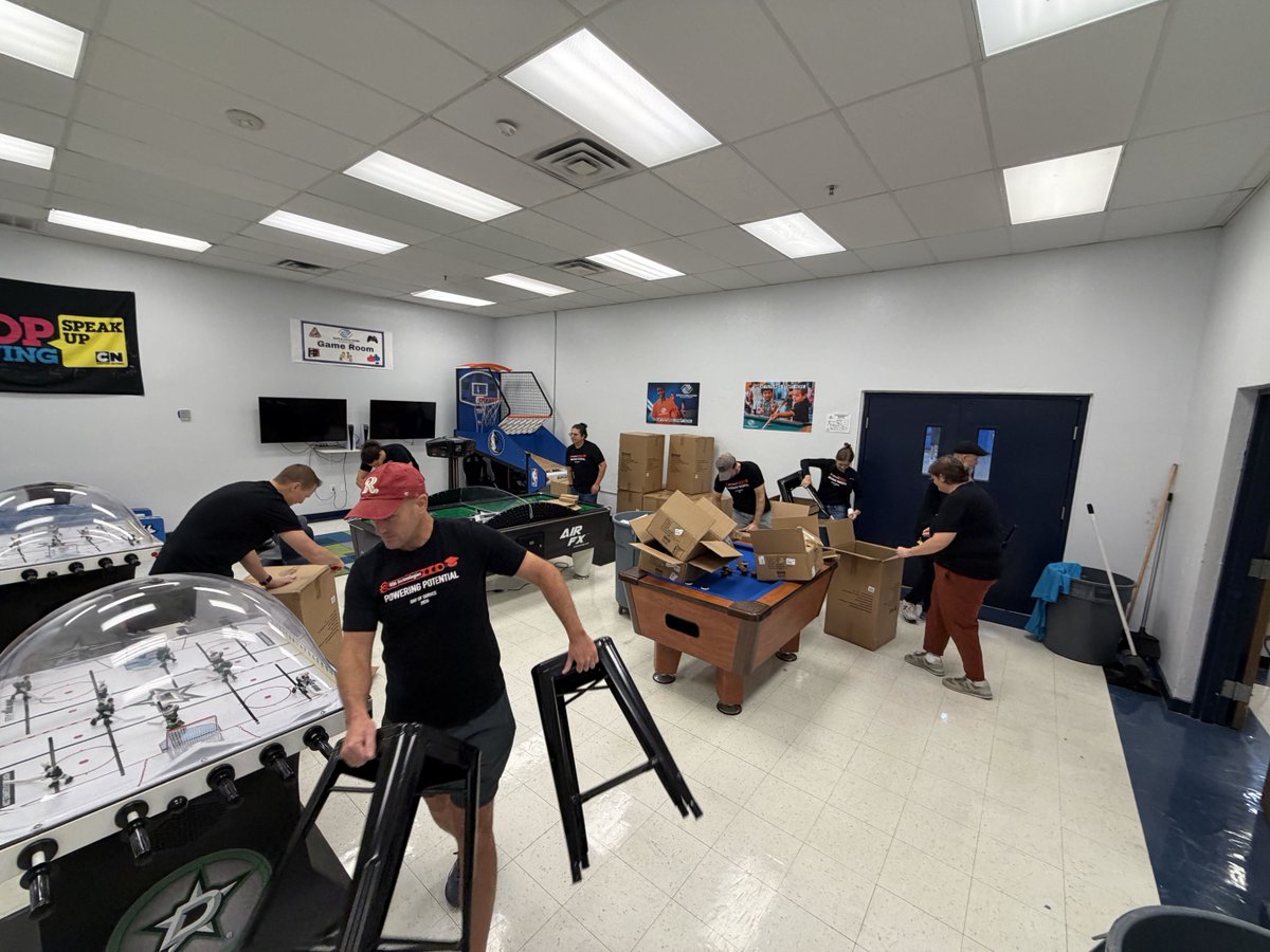 806Technologies's tweet photo. π A day spent giving back!
Thank you to the Boys & Girls Club of McKinney for welcoming us for our Fall Day of Service, and to the 806 Team for taking the time to come together & lend a hand.
A few moments from our day! πΈ
#806Family #DayOfService https://t.co/Q0j66x24Zm