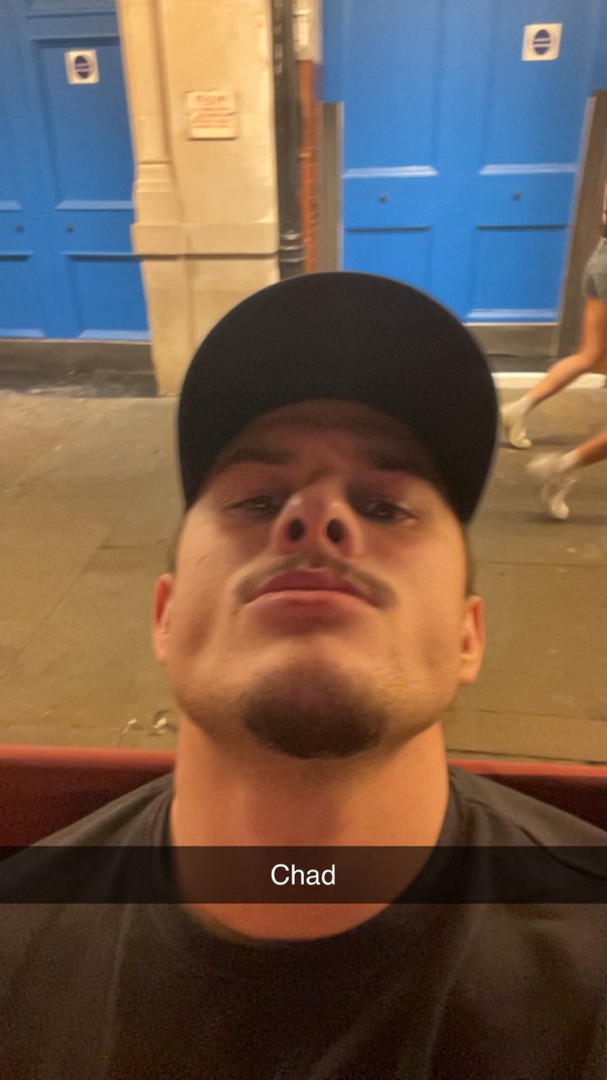 MasterSnow_'s tweet photo. In soho at the Montagu pyke get sending slaves #findom #cashmaster https://t.co/45s4pFPL1B