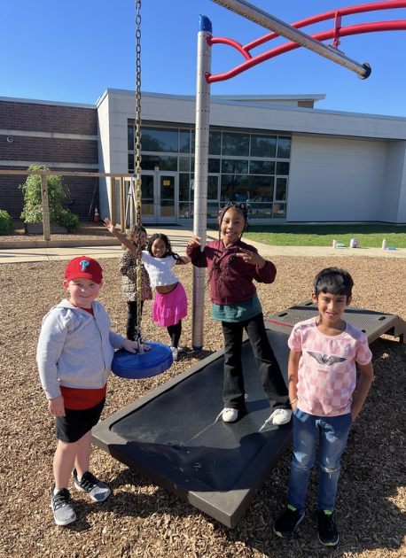 UpperMerionSD's tweet photo. 🌤️ Today’s Gator Forecast: 100% chance of smiles, sunshine, and recess fun! 🐊☀️🍁 We couldn’t ask for a more beautiful fall day at Gulph Elementary! https://t.co/VqfpnFH2PE