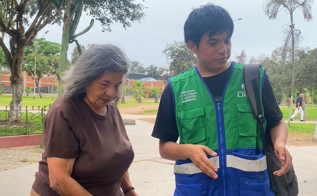 MuniLima's tweet photo. #BTSenLima | Cerca de 20 toneladas de residuos sólidos se recogieron tras la primera fecha del concierto de BTS en el estadio de la Universidad Nacional de San Marcos.

👉170 operarios atendieron los alrededores del recinto con el apoyo de camiones compactadores, de baranda y motocisternas. Además, se habilitaron puntos limpios para su disposición y reciclaje, y se realizaron acciones de sensibilización con los vecinos.