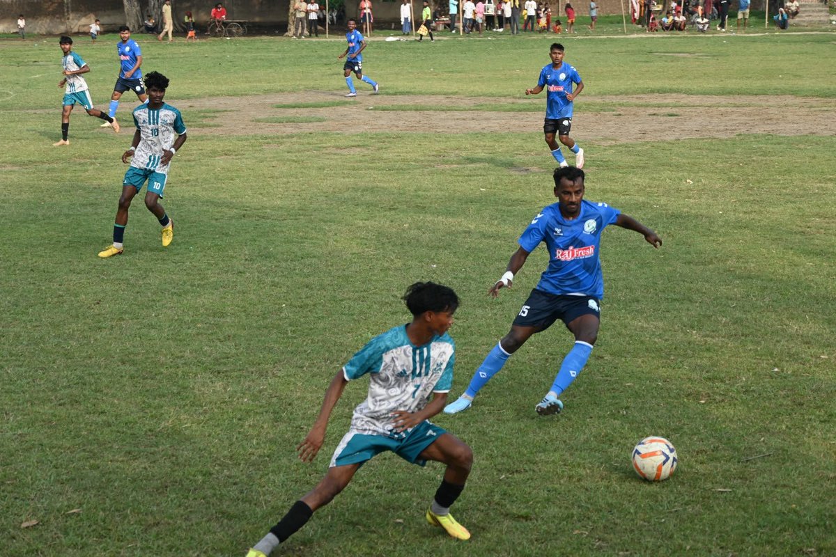 lib_central's tweet photo. ⚽ मगधद्वार फुटबॉल-2026:
राज मिल्क पटना ने राजा स्पोर्ट्स रांची को 5–2 से हराया।
कल सेमीफाइनल: पटना vs चक्रधरपुर
फाइनल: 11 अक्टूबर (अतिथि: @iChiragPaswan जी व @VikashVaibhavIPS जी)

#LetsInspireBihar https://t.co/aP8NrAj0vv
