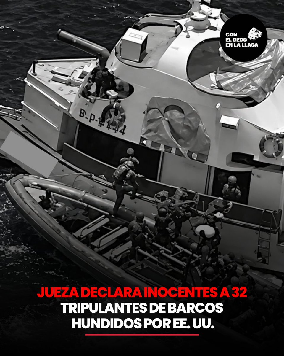 dedoenlallagaec's tweet photo. 🚨 #URGENTE | Una jueza ecuatoriana declaró inocentes a 32 tripulantes de los pesqueros Conquista II y María Candelaria, procesados por asociación ilícita después de que sus embarcaciones fueran interceptadas y destruidas por fuerzas estadounidenses en el Pacífico.

La decisión se tomó al considerar que la Fiscalía no logró demostrar que los pescadores hayan cometido un delito.

El abogado defensor Juan Alvia enfatizó que el Ministerio Público no presentó ningún informe ni evidencia documental de investigaciones por narcotráfico o tráfico de combustibles que involucrara a sus clientes.

Se trata de ocho tripulantes del Conquista II y 24 del María Candelaria, dos de las ocho embarcaciones destruidas por militares estadounidenses entre finales de agosto y septiembre, en operaciones realizadas en coordinación con autoridades ecuatorianas.

El Comando Sur de Estados Unidos había señalado que las naves serían utilizadas como estaciones flotantes para abastecer de combustible a embarcaciones vinculadas al narcotráfico.

La sentencia corresponde al primero de tres procesos que involucran a 88 tripulantes de cinco embarcaciones.

Los otros dos juicios deberán resolver la situación de 56 personas. La defensa, además, analiza posibles acciones legales por la destrucción de las embarcaciones y otros hechos denunciados durante los operativos.

#Tripulantes #OperacionesMilitares #EEUU #Ecuador #Justicia