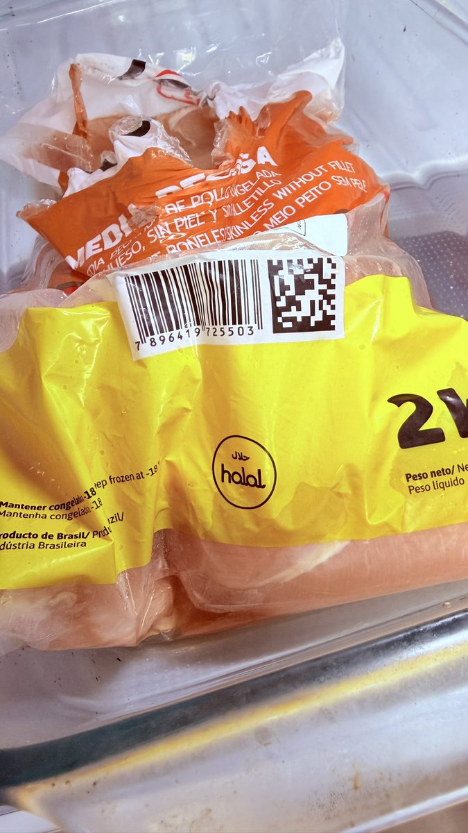 Gianferreyra_'s tweet photo. ‼️🚨 Che no es joda esto y ES MUY GRAVE, compré pollo congelado por PedidosYa y me vino CON UN SELLO DE CERTIFICACIÓN ISLÁMICA DE COMIDA “HALAL”

NO HAY QUE PERMITIR QUE SE VENDA ESTA MIERDA ACÁ, NO QUEREMOS SU CULTURA NEFASTA https://t.co/MPaimt5Dz9