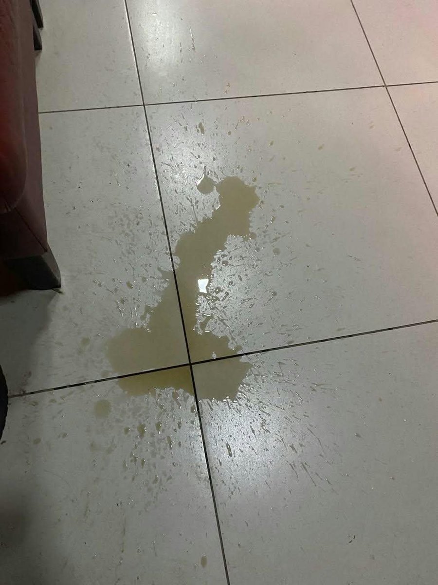 abo3hjkd's tweet photo. كبّيت الكولا على الأرض بالصدفة ورسمت لي هذا الشكل العجيب

أهل التنجيم وش يخبئ لي المستقبل!! https://t.co/QUHb9colWI