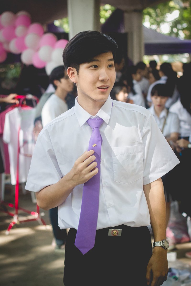 G7destiny's tweet photo. เฟรชชี่เมดเทคมช. สู่ บัณฑิตวิศวะมก. การซิ่วหรือการดรอปเรียนไม่ใช่เรื่องที่น่าอายจริงๆ มันคือการที่เราให้เวลาตัวเองได้เตรียมความพร้อมที่จะให้เวลาและความสำคัญกับมันจริงๆอะ นี่มองว่าเท่มากด้วยซ้ำ ที่กล้าตัดสินใจเลือกทำอะไรให้ดีสักทาง ถ้าพร้อมก็กลับมาลุยการเรียนต่อ นับถือดารานักแสดงทุกคนที่ทำงานในวงการไปด้วยเรียนไปด้วยอะ คือมันน่าจะเหนื่อยมากๆ แต่มันก็น่าภูมิใจมากๆอะ เก่งจังเมนชั้น เวลา4ปีที่ดรอปไปมันไม่ได้เสียเปล่าเลย เพราะตลอด4ปีข้าวยังก็พัฒนาศักยภาพตัวเองได้ดีขึ้นในทุกๆปีอะ เก่งมากขนาดนั้นเลยล่ะ ภูมิใจจัง 😭💜🌻⭐️