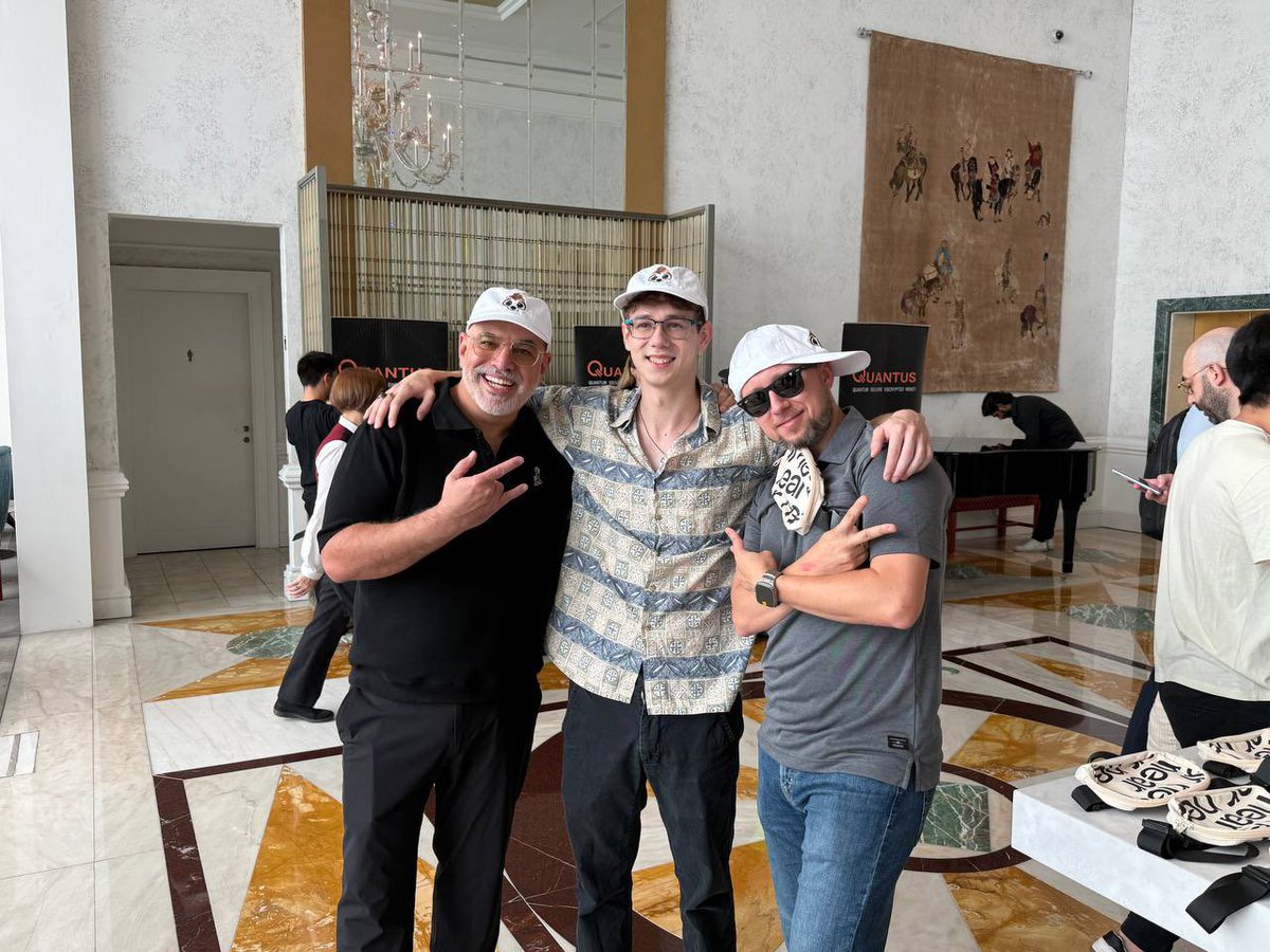 middaywake's tweet photo. was absolutely amazing to meet @AlexAuroraDev and @ChrisJBriseno today

$Nearkat World Order https://t.co/1WYJ1sxn7u