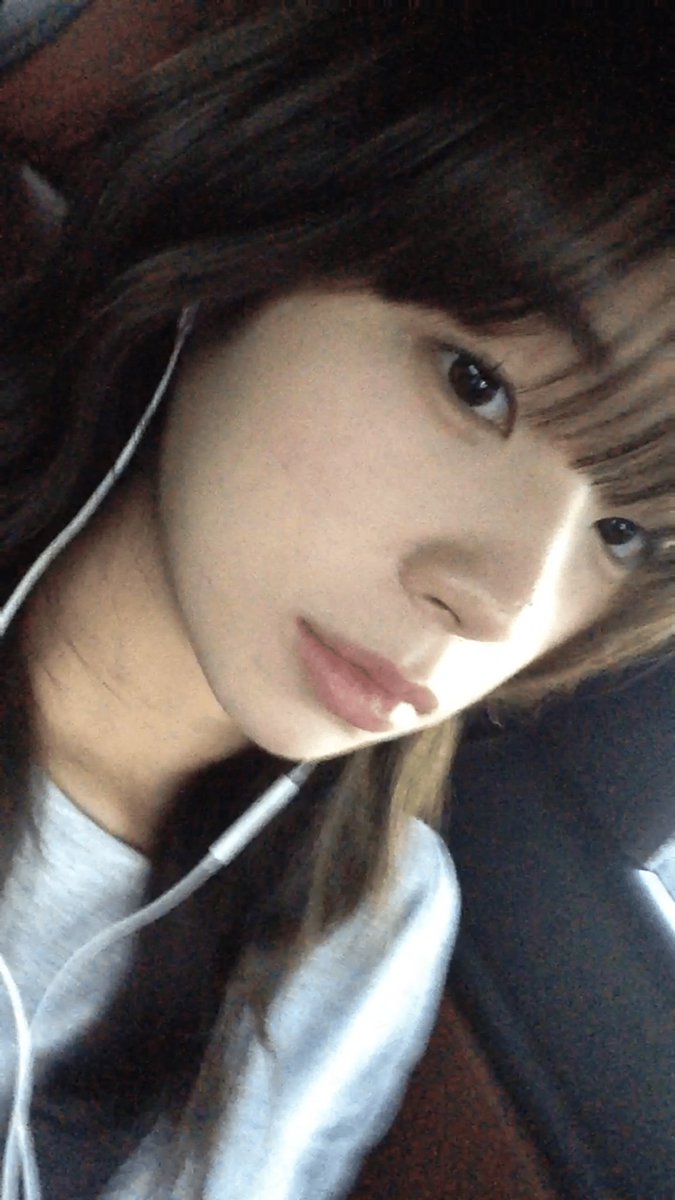iamsofulloflove's tweet photo. 데뷔한지 10일도안된여자아이가 매일매일사랑을넘치도록이야기해주는거  너무감동돼서몸둘바를몰르겟음……. https://t.co/wrqIaqqWkg