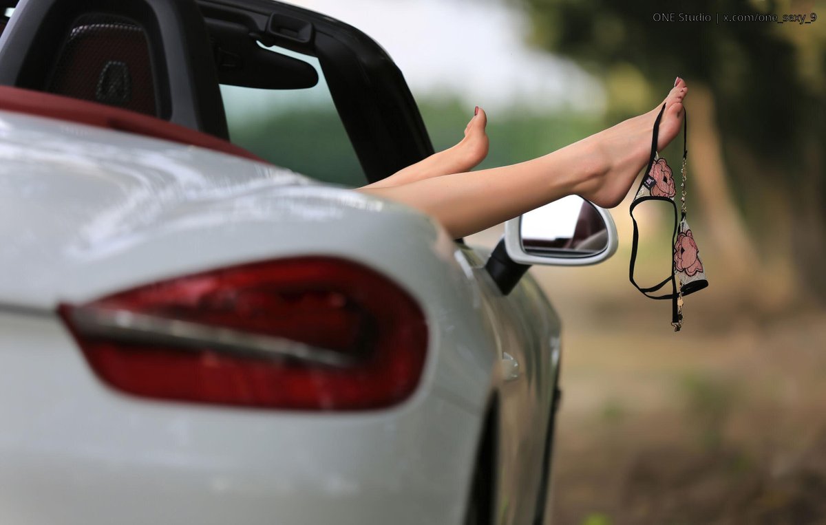 ONE_sexy_9's tweet photo. When life gives you lemons, stick your feet in the open air and enjoy the view.
#CarLife #SummerVibes #RelaxAndUnwind #OneStudio https://t.co/LH2UTjtFfU