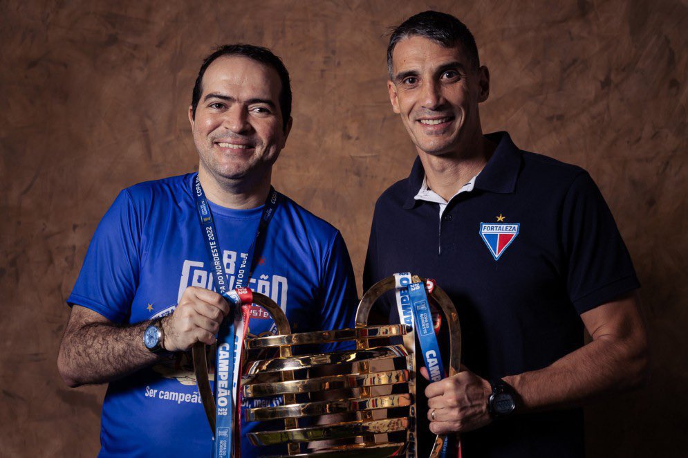 povotime1910's tweet photo. 🦅❌ | Marcelo Paz citou o nome de Vojvoda para treinar o Corinthians, mas Stabile barrou no primeiro momento. 

📰 | @samircarvalho 
📸 | Reprodução https://t.co/xDp42vNiZ2