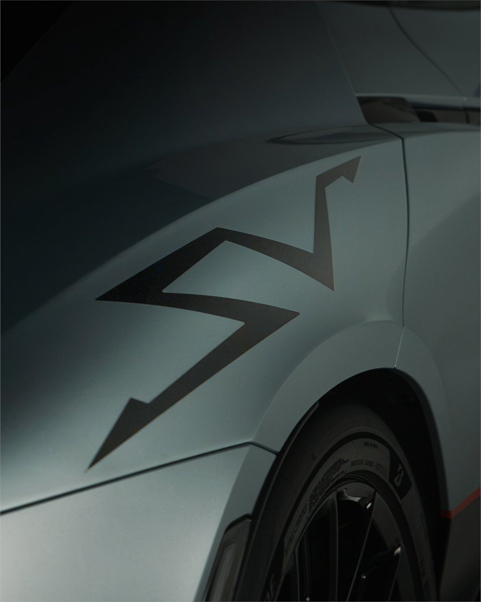 Lamborghini's tweet photo. Super Veloce. Two words that define a legacy of performance.
Every detail of the new Revuelto SV reflects this philosophy, where design, aerodynamics and engineering come together to push the limits of performance.
The essence of Super Veloce, captured in every line.
#Lamborghini #RevueltoSV #TheQuantumOfDriving