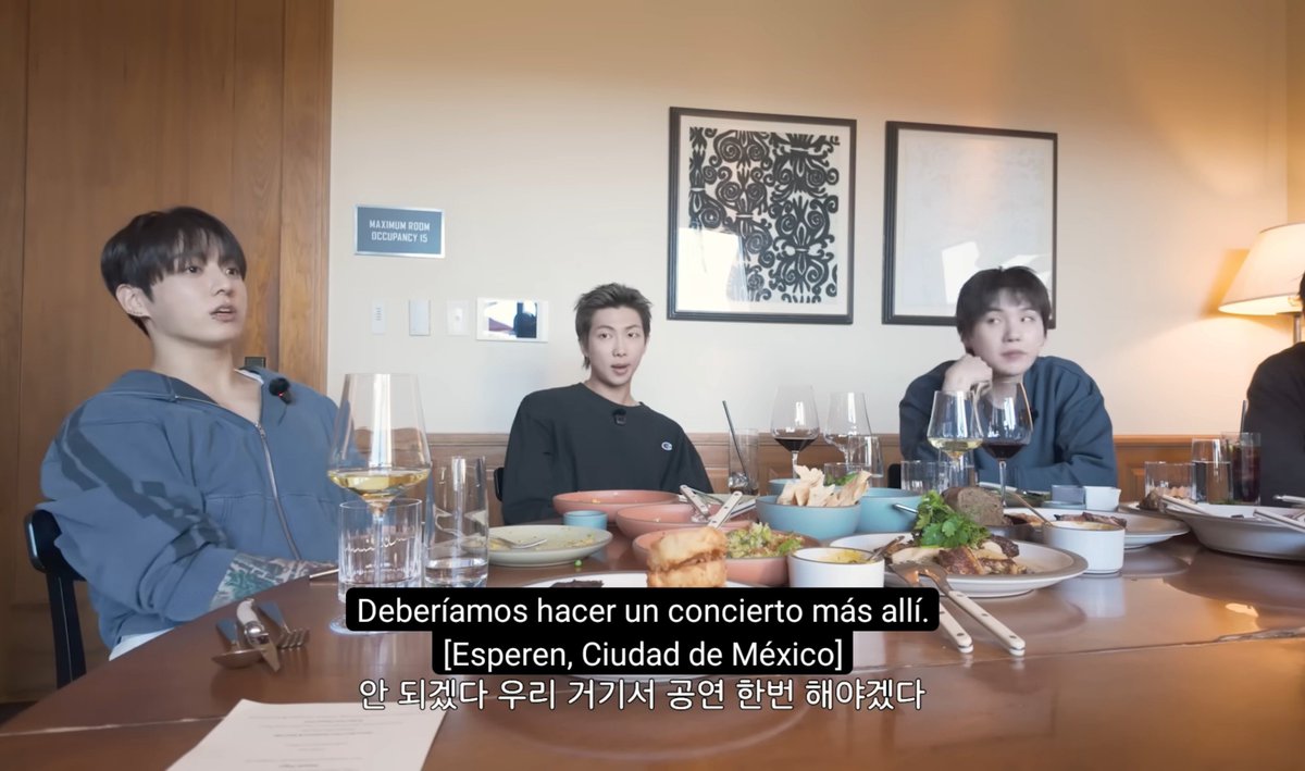 iQueTaejin's tweet photo. Obvio, es que a Yoongi lo obligaron a decir que quiere un estadio más grande para army mx y Jungkook qué quiere venir más https://t.co/VWa4oJJP2z