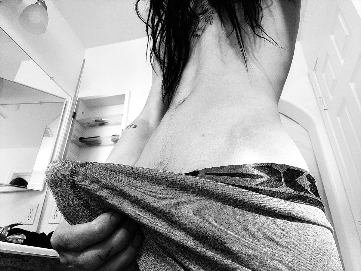 gravedbones's tweet photo. Goodmorning, what better than to start with a tease 

#nsfw https://t.co/W89ujYkGLM