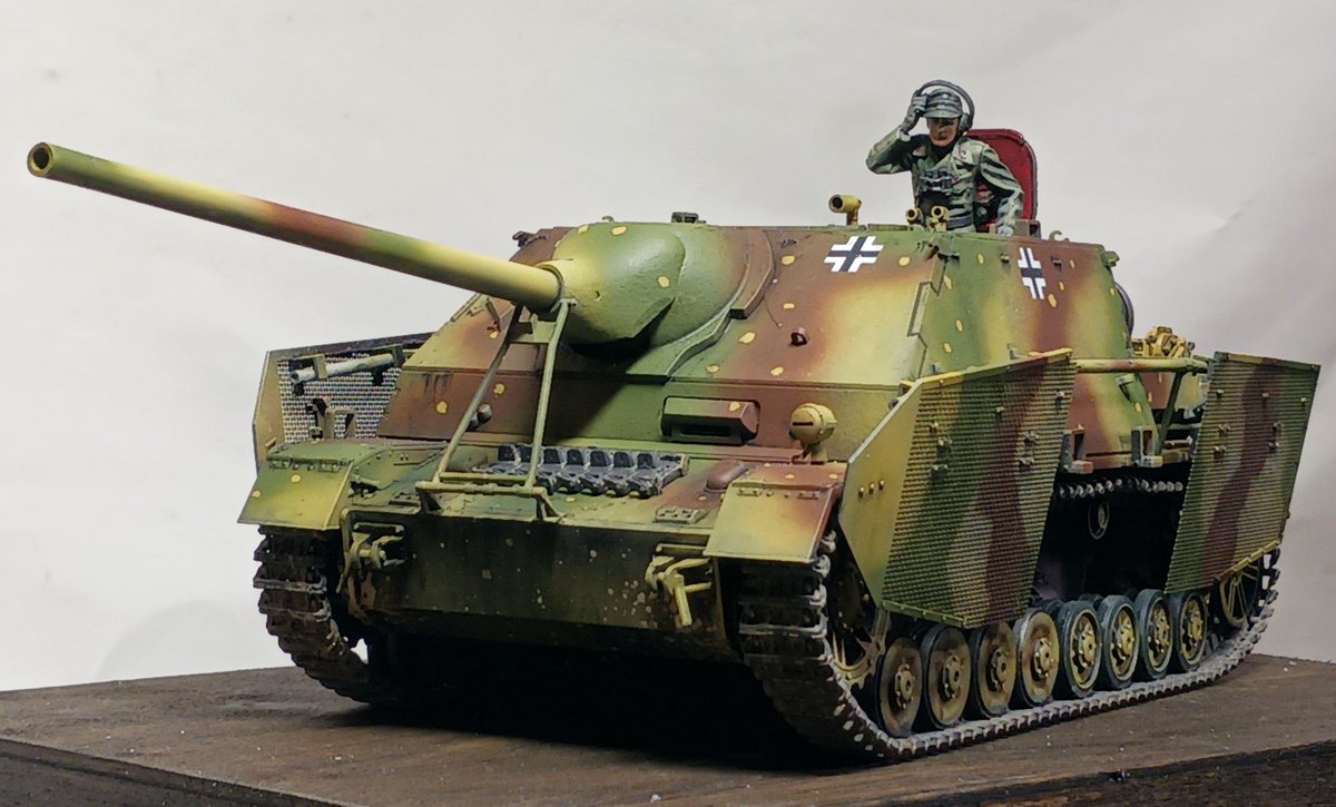 dhhsw958_tk's tweet photo. Ⅳ号駆逐戦車
イベント前日に完成したのでちゃんとした完成報告してませんでした。
トーマシールドの繊細な透け具合は表現出来たと思います。
#タミヤ https://t.co/PGFBTX69Va