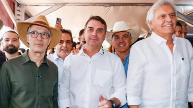 OTabuleiro_'s tweet photo. Candidatos a presidência que estão apoiando Flavio Bolsonaro pro 2° turno:

• Augusto Cury (AVANTE)
• Ronaldo Caiado(PSD)
• Clariana Barão(DC)
• Romeu Zema(NOVO) https://t.co/gNnszySCGv