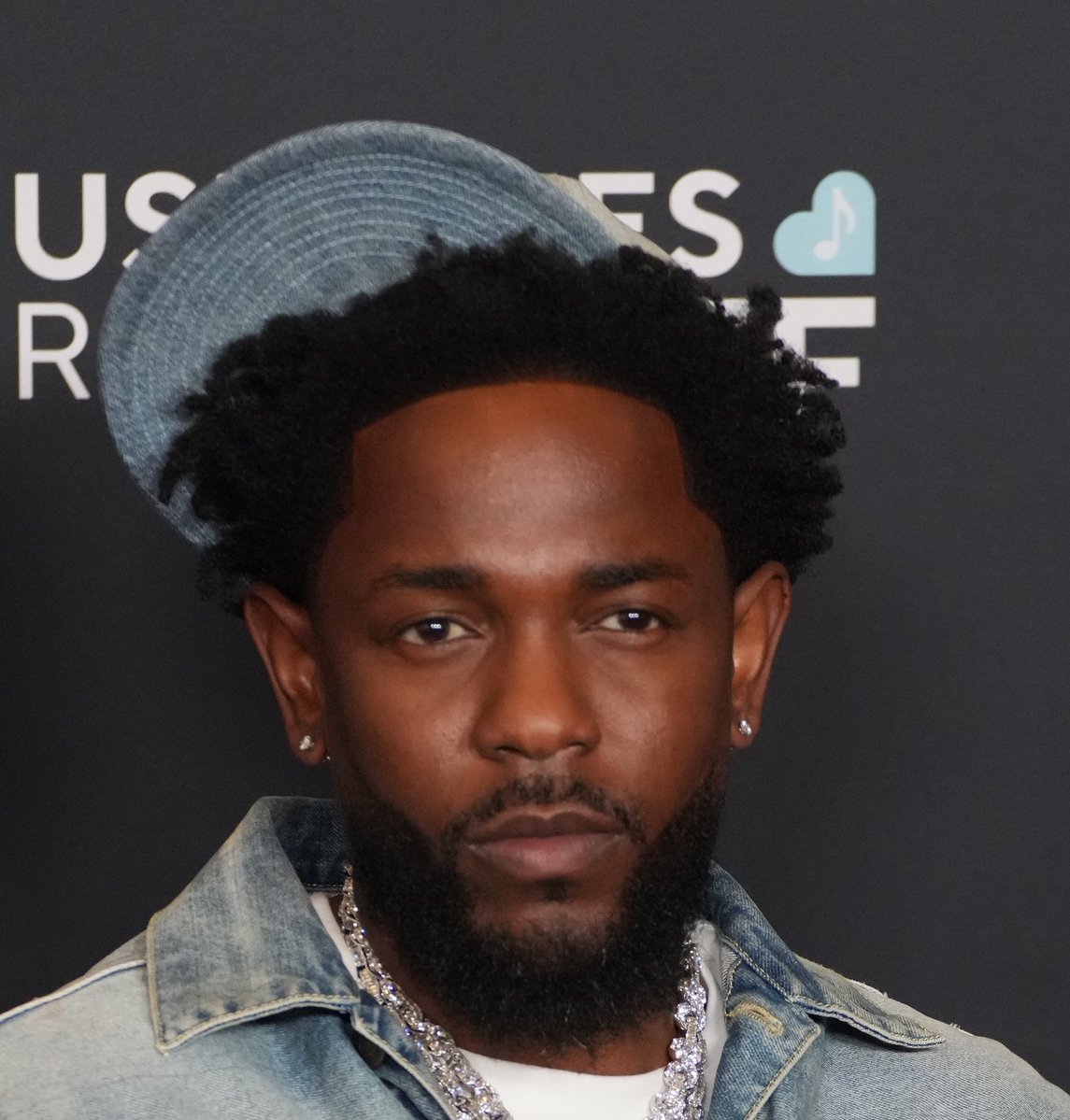 spinboutU_'s tweet photo. easiest way to get kicked off the aux https://t.co/2y1HaHula2
