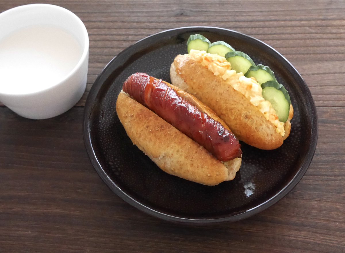 taniccoro's tweet photo. 自分のお弁当です。コッペパンサンド(ホットドッグ、玉子)、蕪のポタージュ。別で糠漬け。パンはワックスペーパーで包んで持参します。本日も宜しくお願いします。　#musobento https://t.co/fzgXxXLY8i