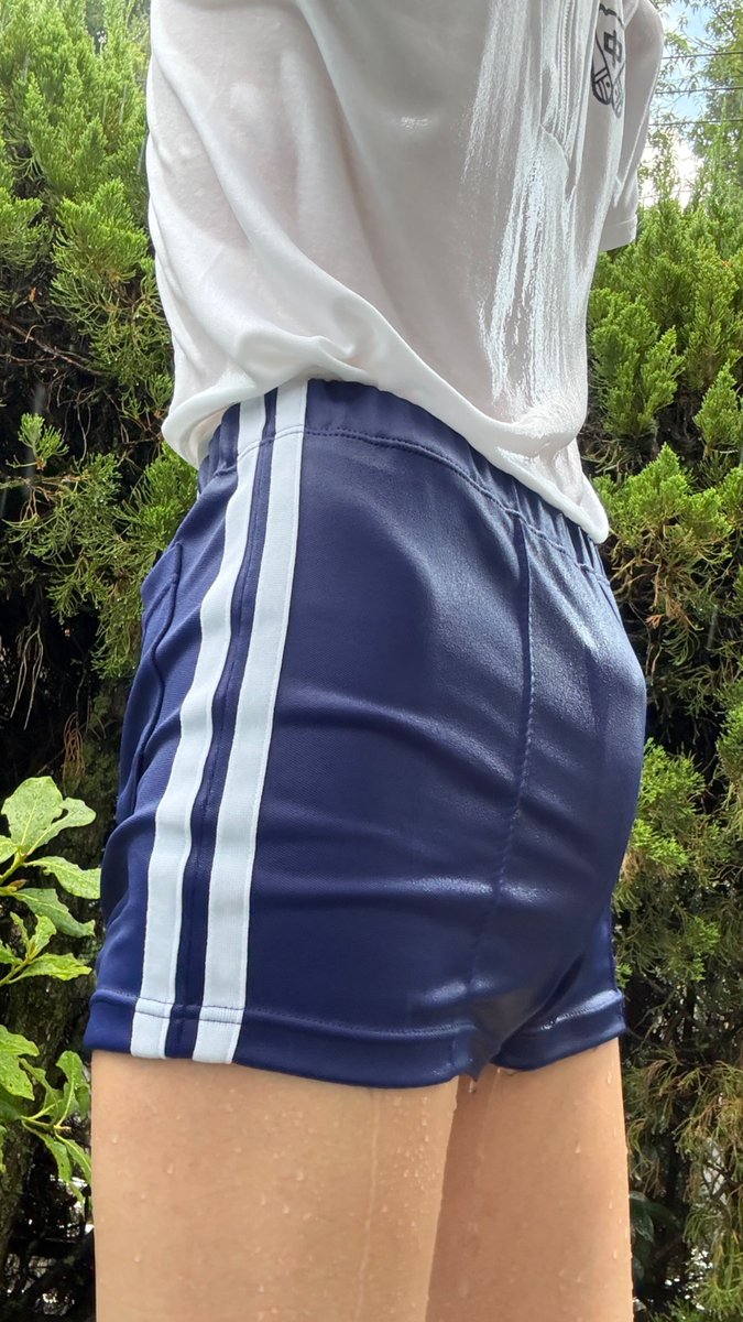 als_403's tweet photo. 体操服を着たまま水遊びをした後、そのままお風呂で温まりました。お揃いの体操服を着て一緒にずぶ濡れになって遊びましょ。 https://t.co/tu0UKFFQNv