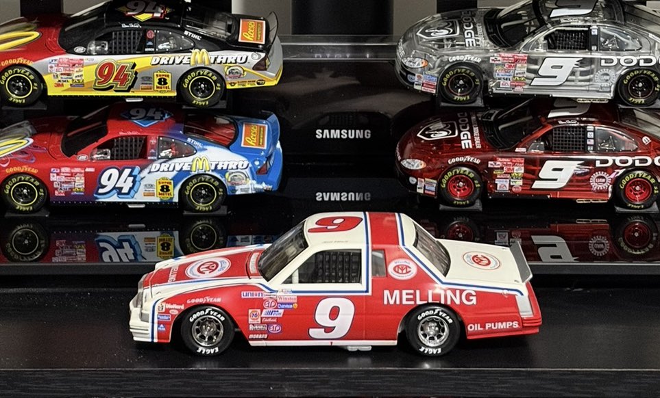TGoodwin72's tweet photo. @LegendsNascar @BillElliott9 AWE$OME Bill, 71 and still climbing in &amp; out of windows 🏁 https://t.co/j6D0MoLSB7