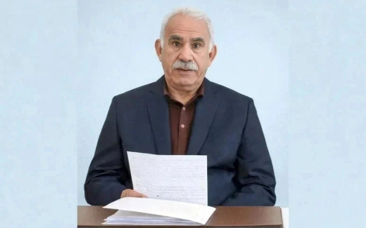 KurdThree93712's tweet photo. @Akoz1363 @Zilananm ڕوخساری هێنە بۆتۆکسی کردووە ئەڵێی نوقڵە ئاخر وەڵای ئەو ژیانە ئەو لەو دوورگە خۆشە هەیەتی یەک کورد نیەتی ئیتر ئازادی چی بکەن کاکە منیش ببەن لەگەڵ ئەوا سجنم بکەن😂 https://t.co/1svPLJeSOi