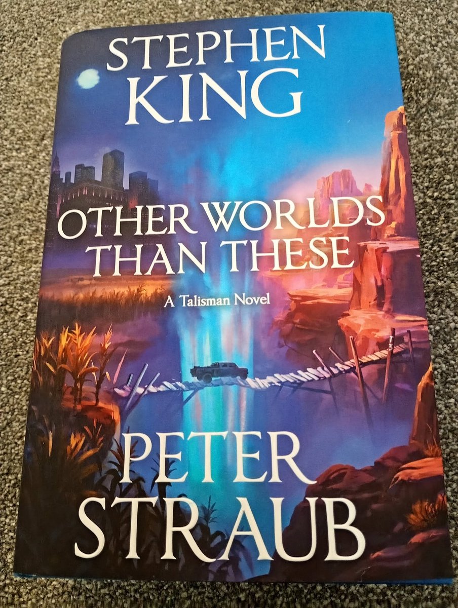 willtobeweird's tweet photo. Today's haul:
1) '#DevilOnMyShoulder', the brand new memoir by #AliceCooper....which I got signed. (445 pages)
2) '#OtherWorldsThanThese' the brand new collaborative novel by #StephenKing &amp; #PeterStraub (864!)
 these should keep me going for a lil while 😅.Reading FTW! 📖#Books https://t.co/2SnrZ3XnDL