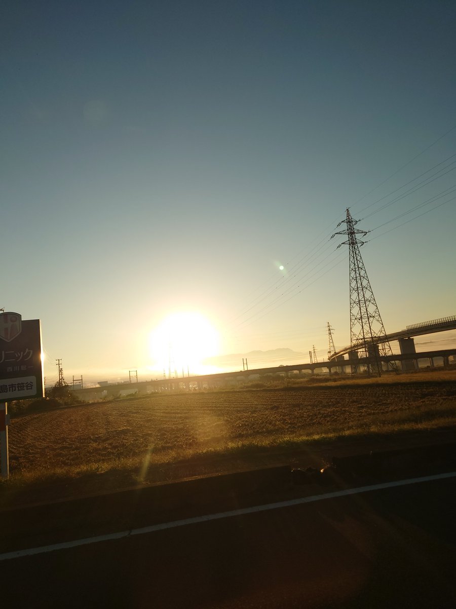 CBR_650_R's tweet photo. おはようございます☀気温９℃位霧です。＃伊達市保原町　町内は視界が３０メートルくらいしかありませんでした。吾妻山がすげぇ～キレイに見えテッペしたぁ〜😁画像ないですけど・＃今日も頑張っペない　＃きゅうり　＃吾妻磐梯スカイライン　な紅葉が見頃みたいだない今週末あたりは渋滞スペなぁ https://t.co/lfCOz26icK