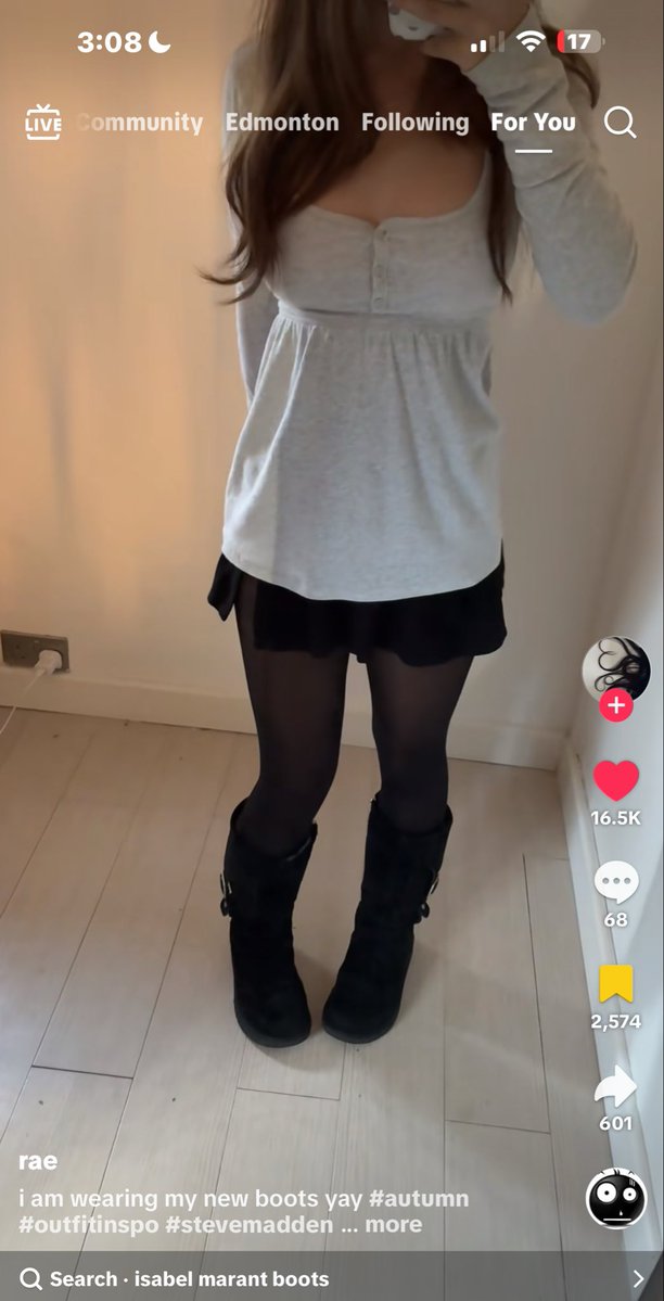 heidizdiary's tweet photo. im so jelly of people who have cute legs ☹️☹️ my knees genuinely look deformed https://t.co/qT6dZYQGkd