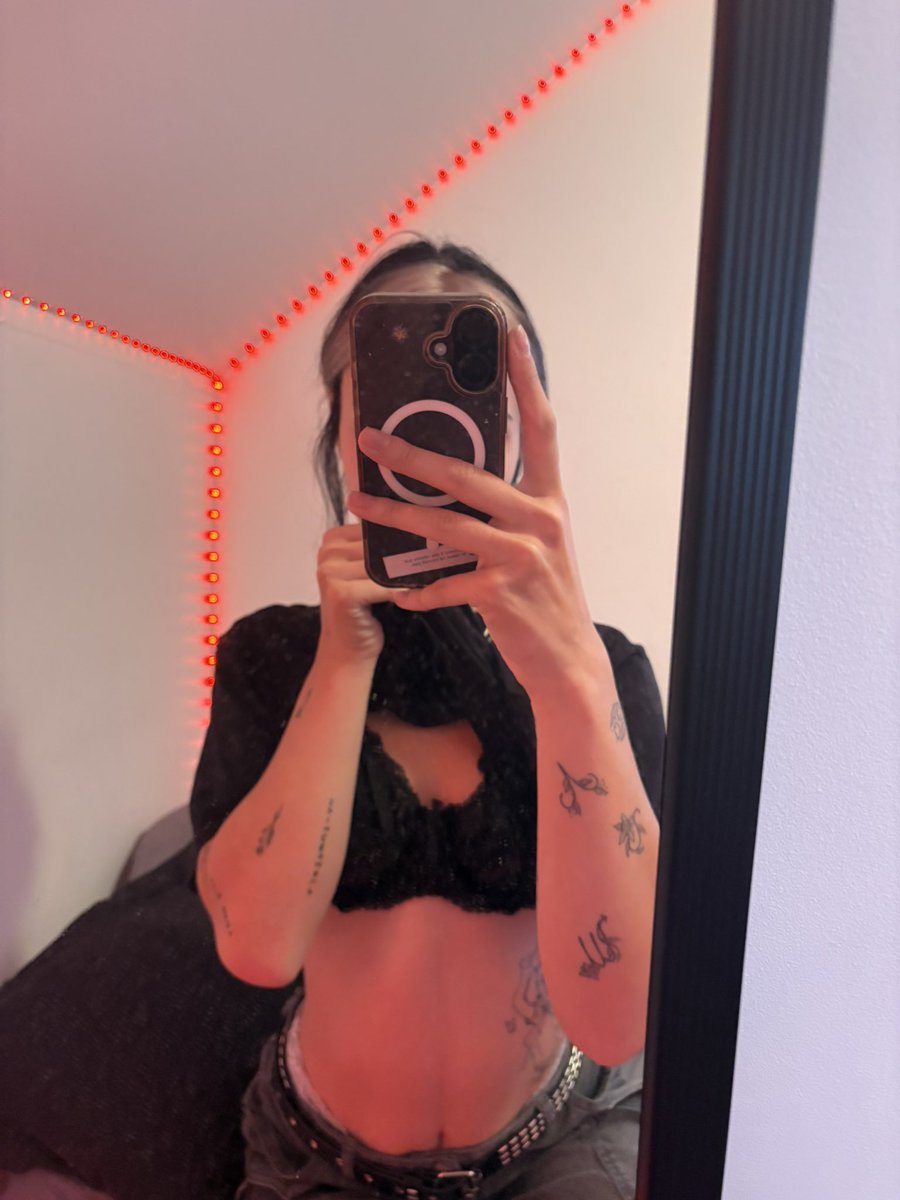 DoomedVamp_'s tweet photo. I’m the reason your screen time is embarrassing.

#nsfwtw https://t.co/RidgOduGE2