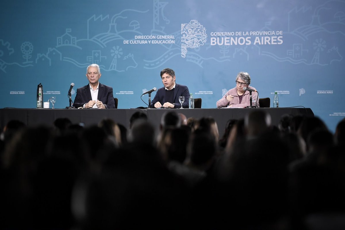 TrabajoPBA's tweet photo. La jefa de Gabinete @cecicecchini, acompañó al gobernador @Kicillofok y a la directora general de Educación, @flaviaterigi en el encuentro por los 150 años de la implementación de la Ley 988 de Educación Común de la @BAProvincia que se realizó en el Teatro Argentino de #LaPlata. https://t.co/lf68QJaiHg