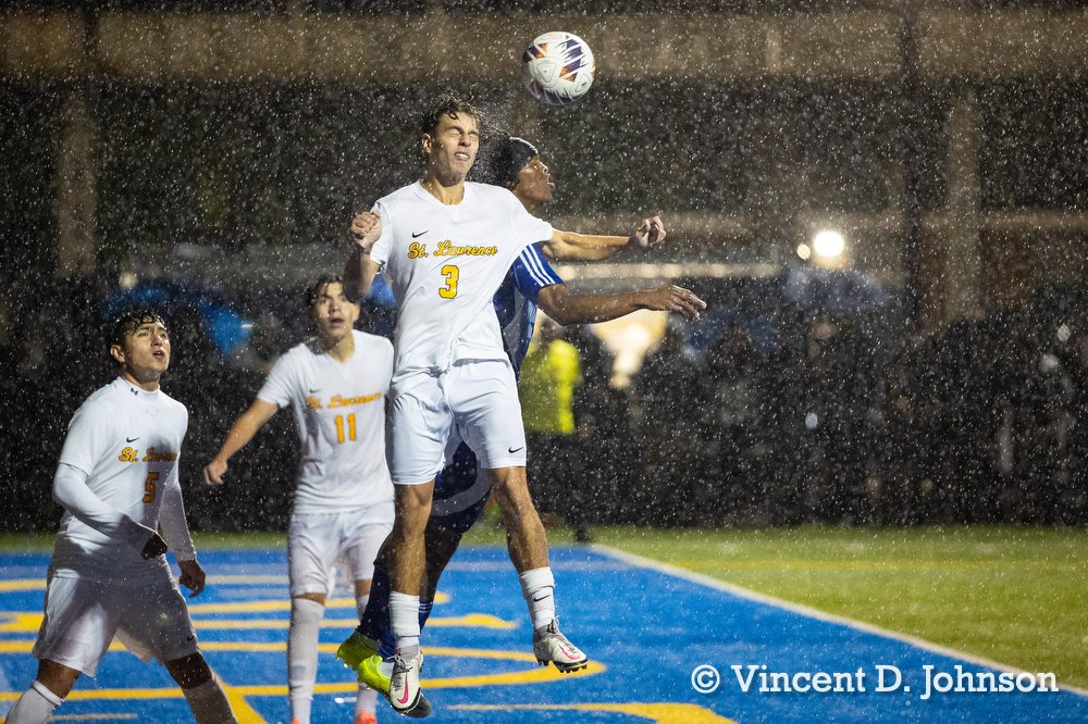 VincentDJohnson's tweet photo. 🚨PHOTO GALLERY ALERT🚨
I think I'm still drying off from this game.
⚽️Boys #soccer 10/1
#StLaurence vs. #DeLaSalle
All the pics 📸 that didn't make the newspaper🗞️.
Link👇
@stlvikingsoccer @STL_Athletics @meteorathletics @Meteor_Soccer
https://t.co/lrlkgfTYxL https://t.co/FYSYVf4BtA
