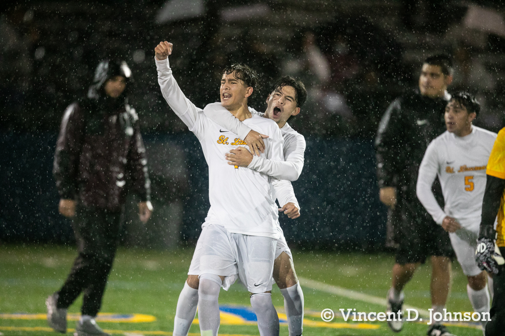 VincentDJohnson's tweet photo. 🚨PHOTO GALLERY ALERT🚨
I think I'm still drying off from this game.
⚽️Boys #soccer 10/1
#StLaurence vs. #DeLaSalle
All the pics 📸 that didn't make the newspaper🗞️.
Link👇
@stlvikingsoccer @STL_Athletics @meteorathletics @Meteor_Soccer
https://t.co/lrlkgfTYxL https://t.co/FYSYVf4BtA