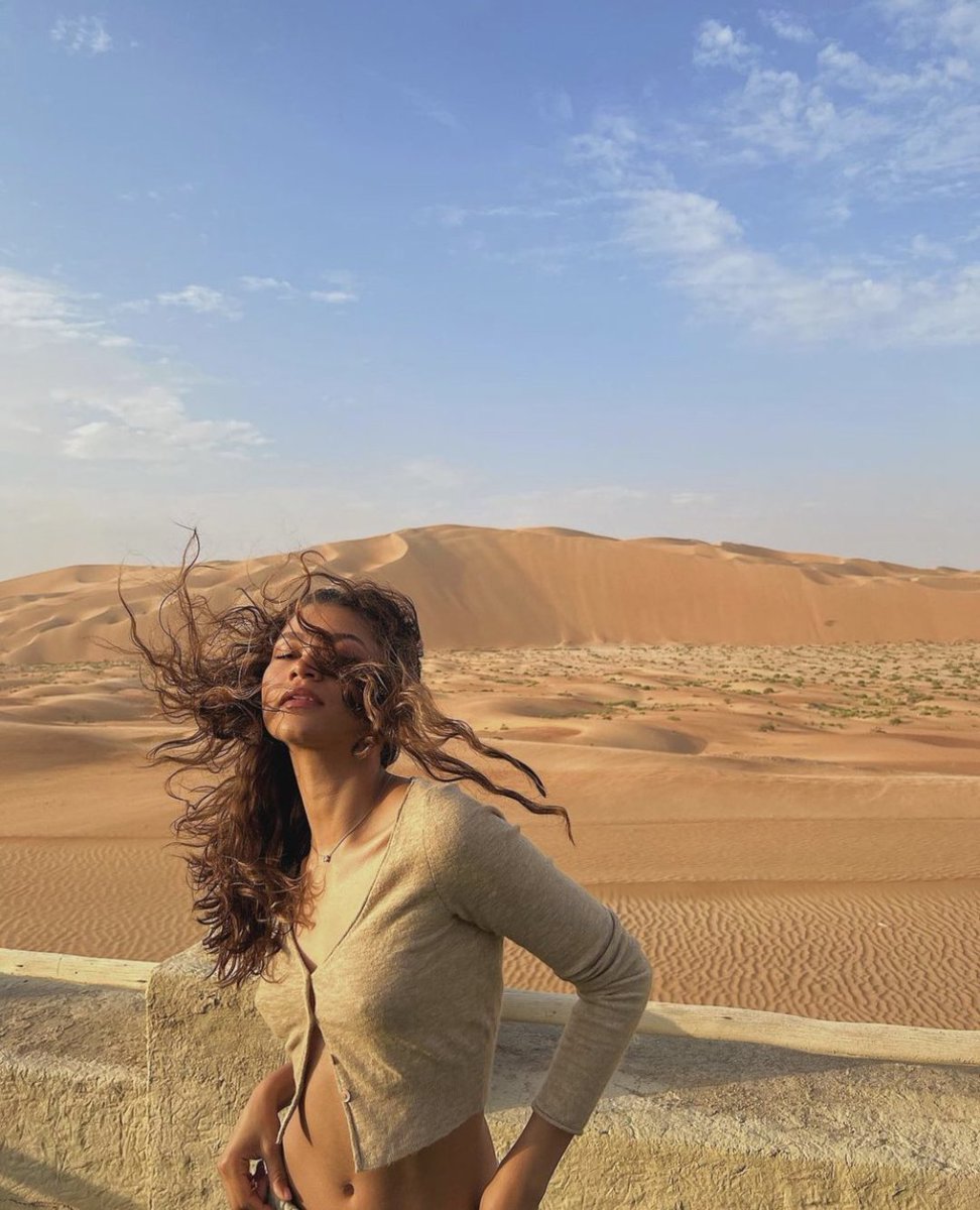 TheCinesthetic's tweet photo. Zendaya on the set of Denis Villeneuve's Dune Part 2. https://t.co/0TCDy3atrv