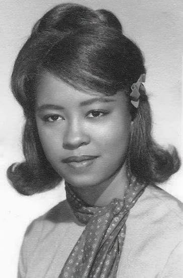 hkb73's tweet photo. Actress Zara Cully was 83-years old when she was picked to play Olivia "Mother Jefferson" on the sitcom, The Jeffersons in 1975.
Born into a musical family in Worcester, MA on Jan. 26, 1892, Cully graduated from the Worcester School of Speech and Music https://t.co/aIL0tVS49v