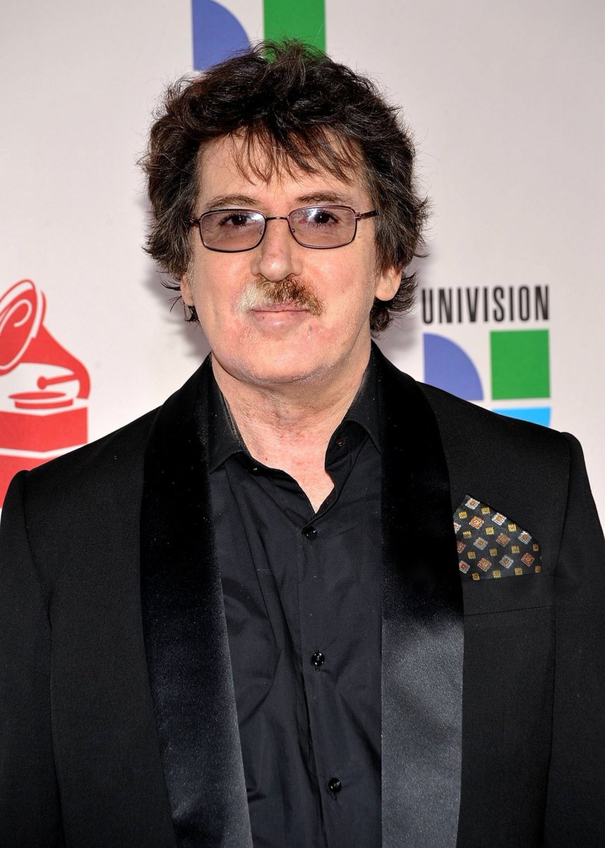 archivocharly's tweet photo. Charly García fotografiado durante la alfombra roja de los Latin Grammy (05/11/2009) en el Mandalay Bay Events Center de Las Vegas https://t.co/VmqK6KqgkN