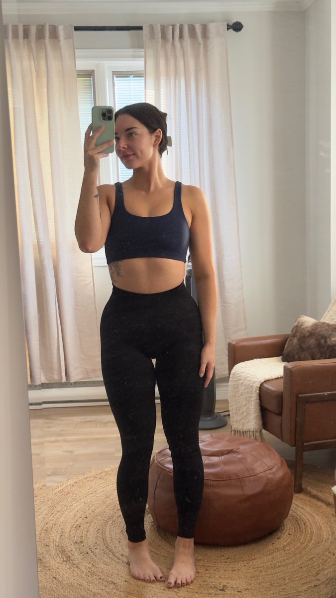 MorganVeraaa's tweet photo. cute workout set = half the motivation 🖤 https://t.co/TPnaHjsprR