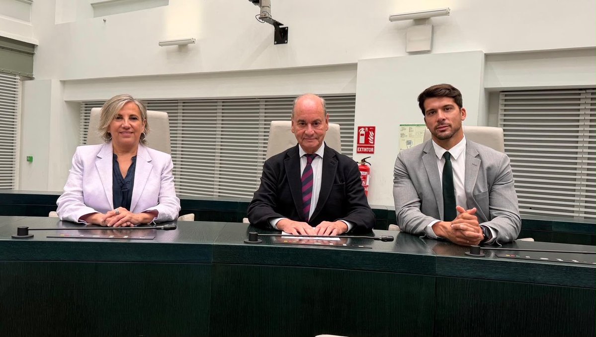 TORO_CT7's tweet photo. Hoy he tenido el honor de tomar posesión como concejal del Ayuntamiento de Madrid.

Un nuevo reto que afronto con mucha ilusión. 

¡Por Madrid y por España! 🇪🇸 https://t.co/UsrAiMvnxg