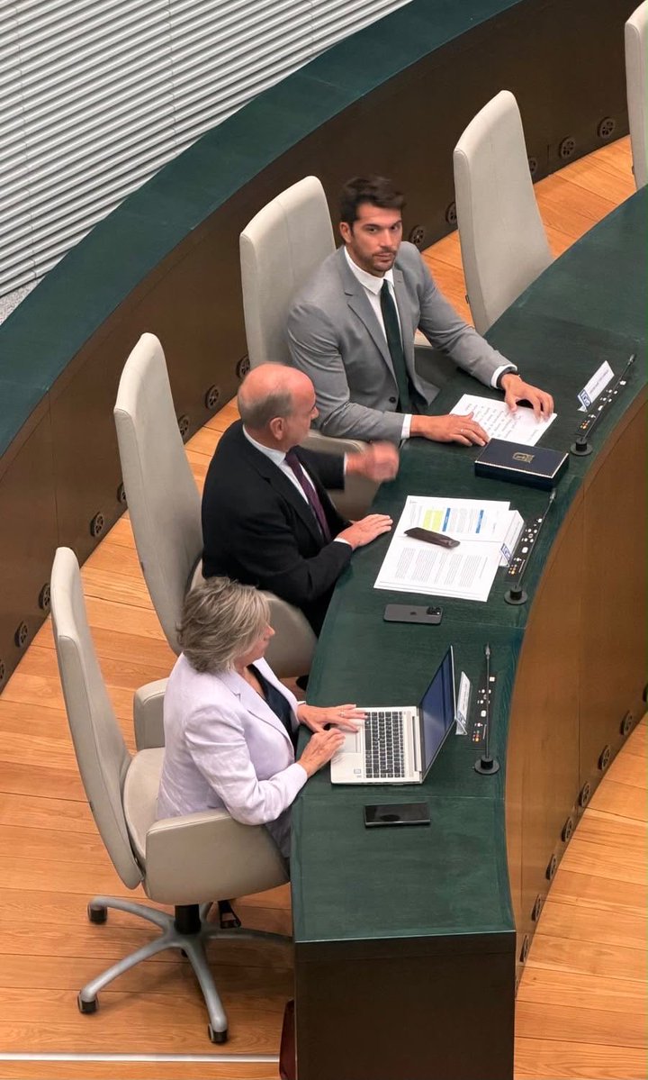 TORO_CT7's tweet photo. Hoy he tenido el honor de tomar posesión como concejal del Ayuntamiento de Madrid.

Un nuevo reto que afronto con mucha ilusión. 

¡Por Madrid y por España! 🇪🇸 https://t.co/UsrAiMvnxg