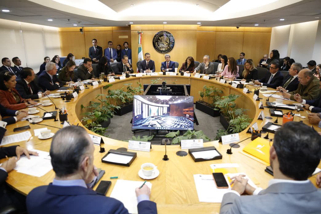 julioc_moreno's tweet photo. Participé en la comparecencia de @OHarfuch, titular de la @SSPCMexico, ante la Junta de Coordinación Política (JUCOPO) de la @Mx_Diputados, como parte de este ejercicio de rendición de cuentas y diálogo plural.

Desde el Poder Legislativo, acompañamos la estrategia de seguridad impulsada por nuestra presidenta @Claudiashein y asumimos la responsabilidad de seguir construyendo, desde la Cámara de Diputados, los acuerdos y las condiciones necesarias para avanzar en la transformación de nuestro país, fortalecer la seguridad y garantizar el bienestar de las familias mexicanas.

#JCM