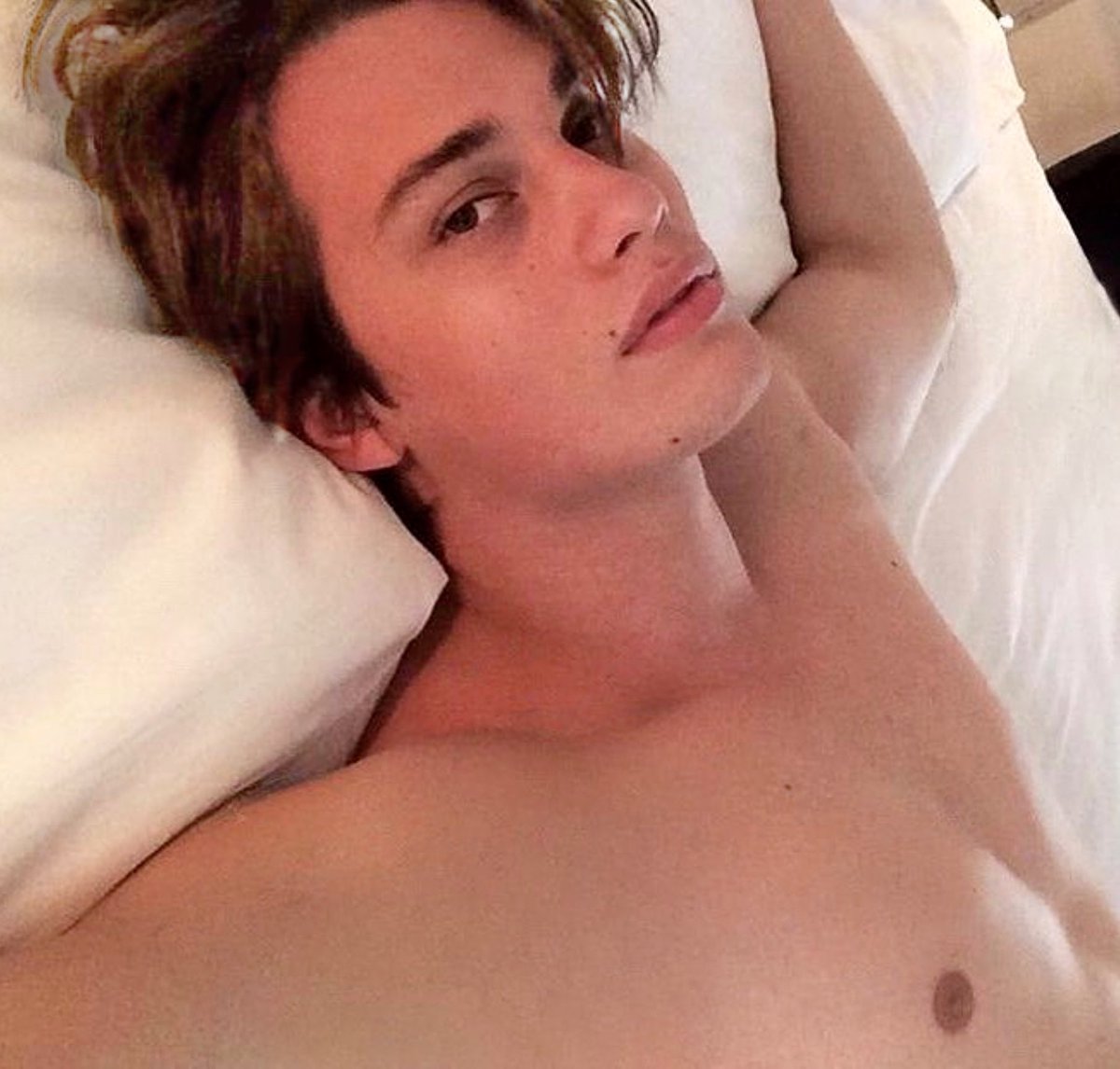 theartim's tweet photo. Henry’s Pov                       Alex’s Pov https://t.co/bJ5O1pzE8J