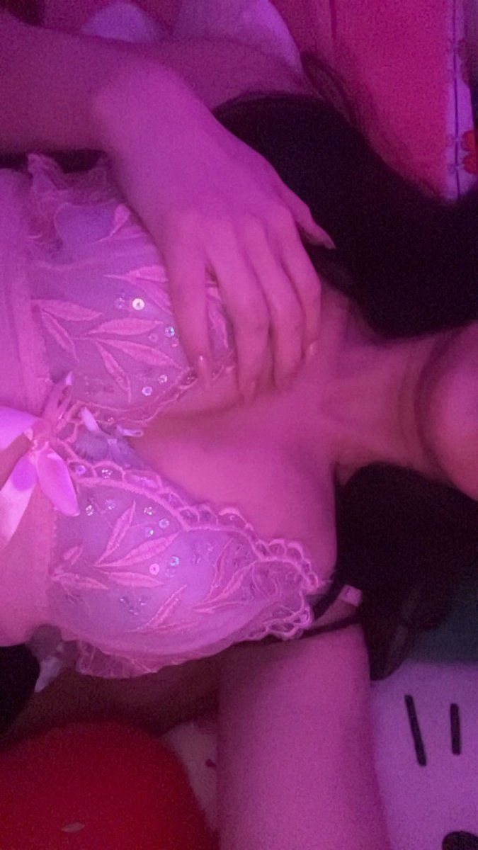 strawb_cream's tweet photo. I love being daddy’s pretty brat princess 😖💗💗 do u like my petite boobies?🥺 #nsfwtwt #ddlg findom #egirl #asian #jap #freeuse #cnc #slut https://t.co/916g8iJSqq
