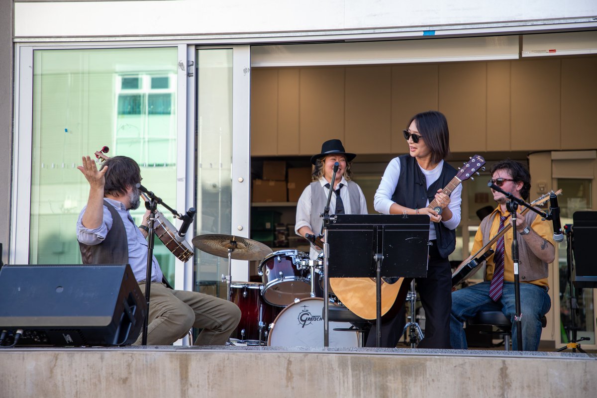 nuevaschool's tweet photo. #SeenAtNueva: Showcase of Upper School student, faculty, and staff performances at the Fall Coffeehouse! https://t.co/ZPLHgO7i5r