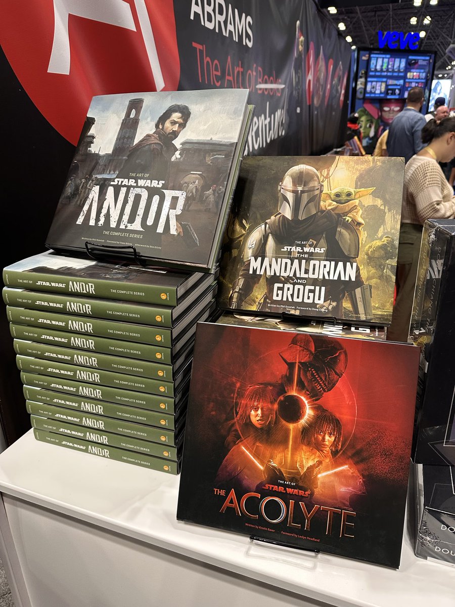 PhilSzostak's tweet photo. New York Comic Con-ers! Pick up an early copy of The Art of Star Wars: The Mandalorian and Grogu at Abrams Books’ Booth 3429 in advance of its November 3 release date, while supplies last! Photo courtesy of @KristinBaver, who will also be signing this weekend!
#nycc #grogu https://t.co/jF2yYH5wsI