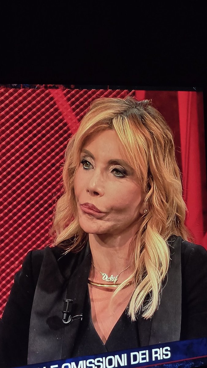 2FeBo's tweet photo. New entry,...... fuori subito ! 
#ore14sera https://t.co/HIG1O1BjZJ