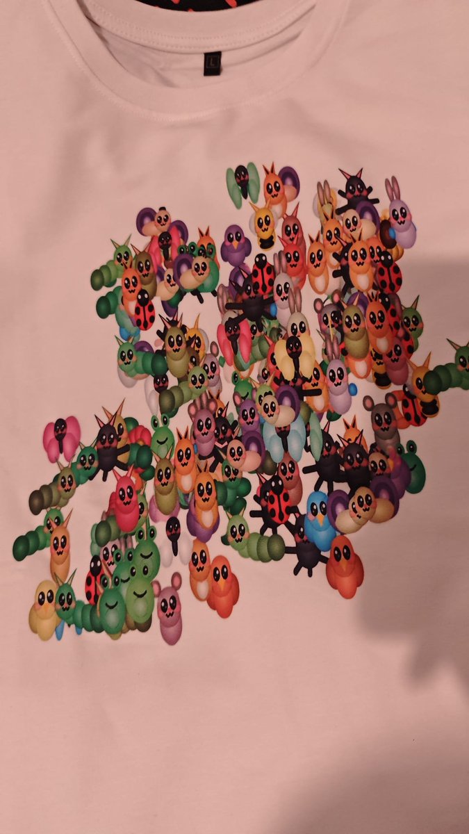 moesh1t's tweet photo. final steps for merch https://t.co/Itrht10Apw