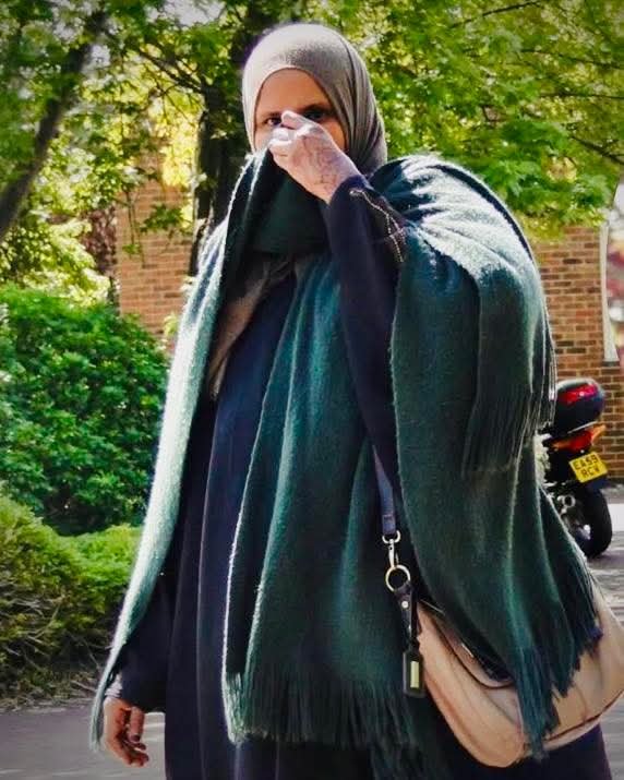andrewc44104127's tweet photo. Shukri Yusuf - a Somalian immigrant - fraudulently claimed over £100,000 of benefits.

She walked free from court with a suspended sentence. 

Meanwhile, people are jailed for tweets.

This is the truth! https://t.co/uskoyCvYaj